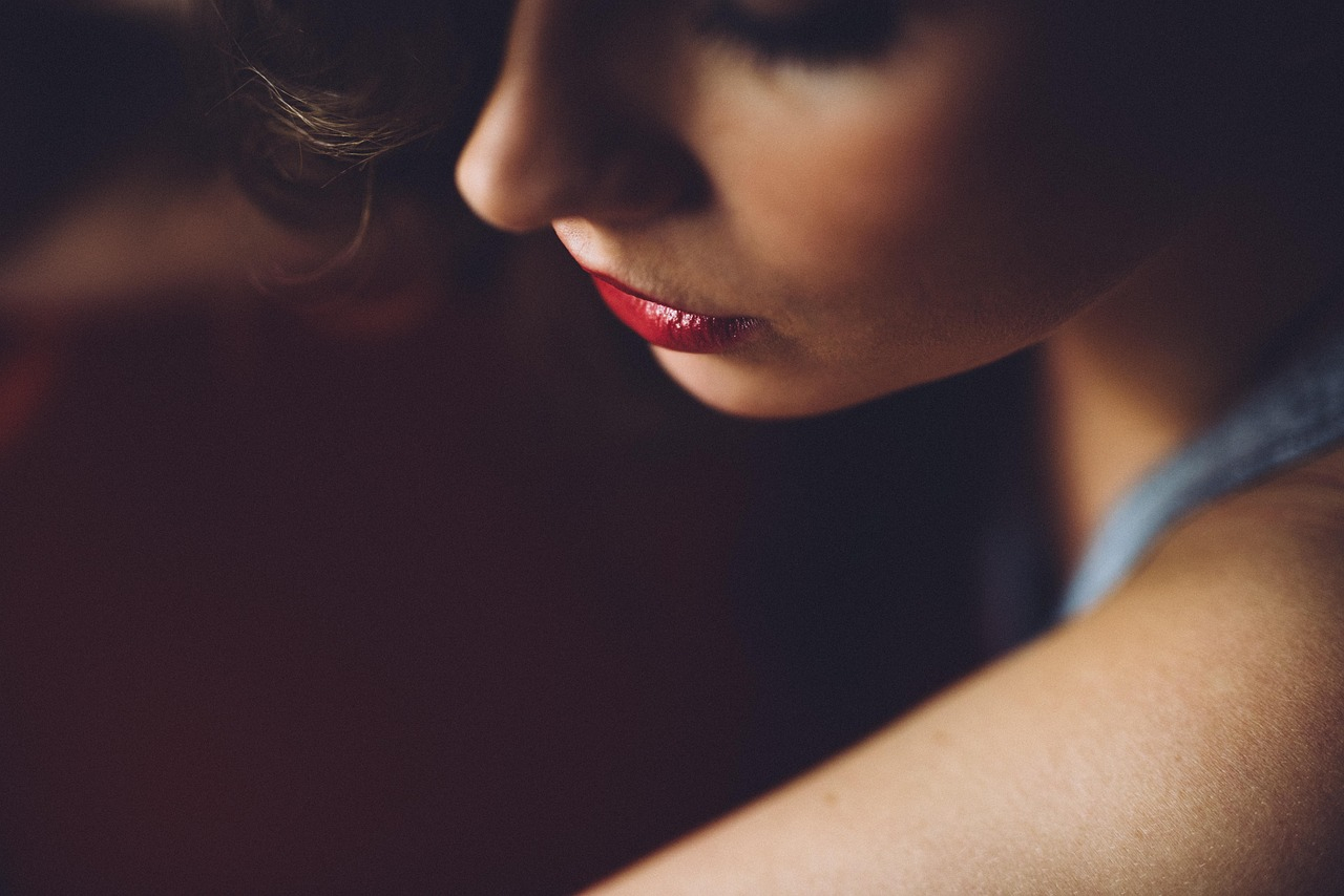 Głębia pożądania: jak nowoczesne akcesoria budują intymność zamiast rutyny?